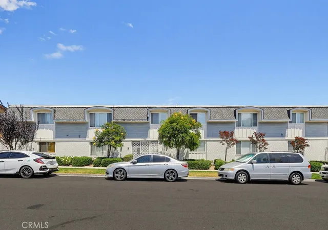 Photo 2 of Condo for sale at 1720 Newport Ave #2, Long Beach, CA 90804 | MLS# PW26138888 | Listing updated on 2026-10-07