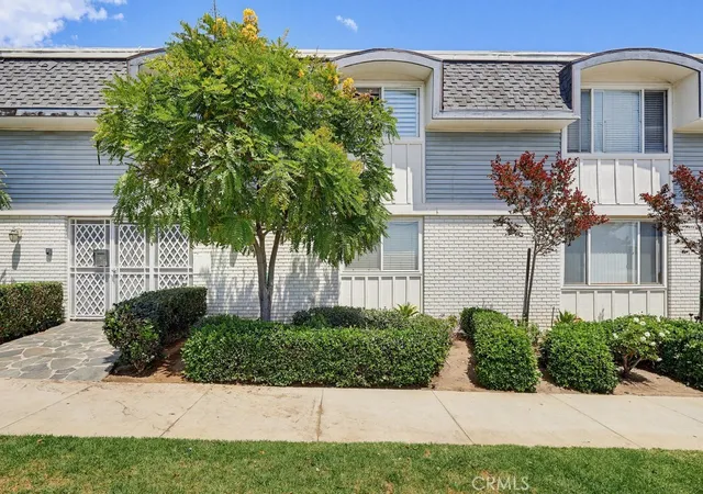 Photo 3 of Condo for sale at 1720 Newport Ave #2, Long Beach, CA 90804 | MLS# PW26138888 | Listing updated on 2026-10-07