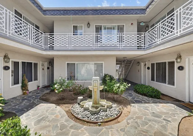Listing Photo 5 - Condo for sale in building located at 1720 Newport Ave, Long Beach, CA 90804 - Unit #2
