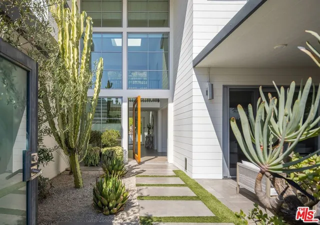 Photo 3 of Single family home for sale at 2536 Pesquera Dr, Los Angeles, CA 90049 | MLS# 26851285 | Listing updated on 2026-07-09