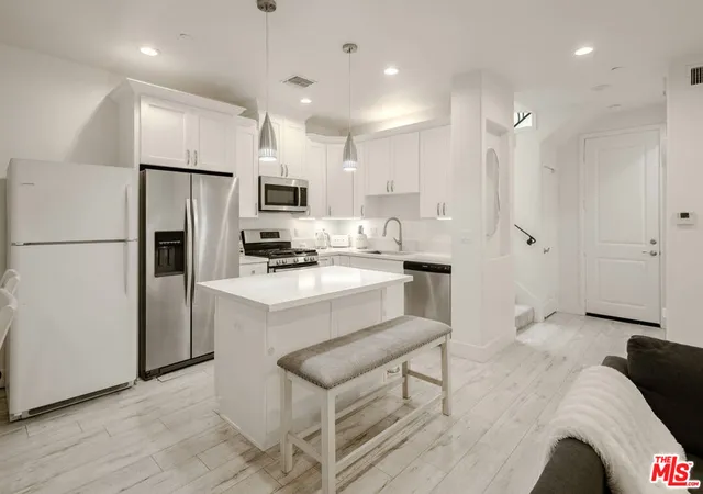 5th image of 16855 Balboa Ln, Van Nuys, CA 91406 | MLS# 26852391