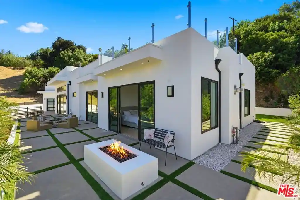 Photo 1 of Single family home for sale at 4637 Dunas Ln, Tarzana, CA 91356 | MLS# 26852351 | Listing updated on 2026-10-29