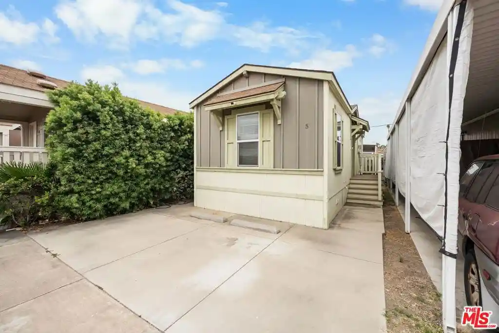 Photo 1 of Manufactured home for sale at 250 W Midway Dr #5, Anaheim, CA 92805 | MLS# 26852275 | Listing updated on 2026-07-29