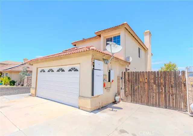 Photo 3 of Single family home for sale at 1060 Pertano, Hemet, CA 92543 | MLS# IG26138429 | Listing updated on 2026-07-09