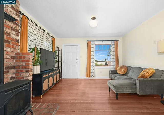 Photo 4 of Single family home for sale at 425 Bay St, Crockett, CA 94525 | MLS# 41139648 | Listing updated on 2026-09-29
