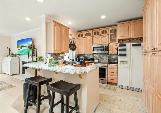 Listing Photo 5 - Condo for sale in building located at 2396 Pleasant Wy, Thousand Oaks, CA 91362 - Unit #I