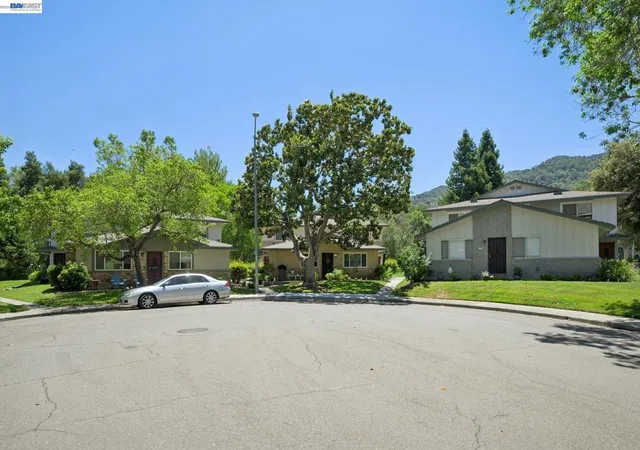 2nd image of 2122 Arroyo Ct, Pleasanton, CA 94588