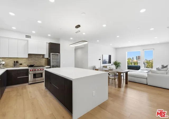 1st image of 505 S Barrington Ave #406, Los Angeles, CA 90049 | MLS# 26851819