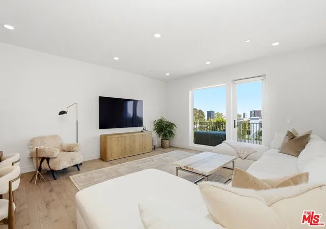 2nd image of 505 S Barrington Ave #406, Los Angeles, CA 90049 | MLS# 26851819