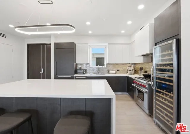 4th image of 505 S Barrington Ave #406, Los Angeles, CA 90049 | MLS# 26851819