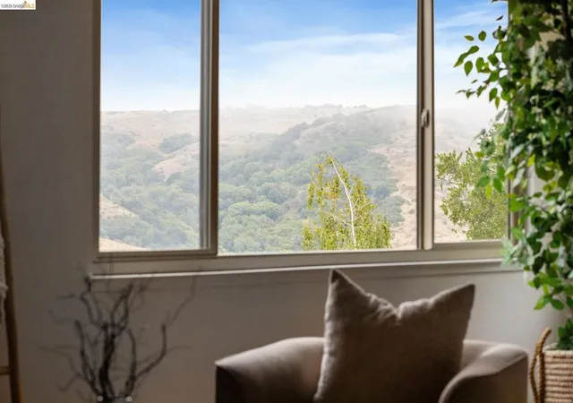 Photo 2 of Sale Pending at 201 Vista Hts Rd, El Cerrito, CA 94530 | MLS# 41139668 | Listing updated on 2026-10-01