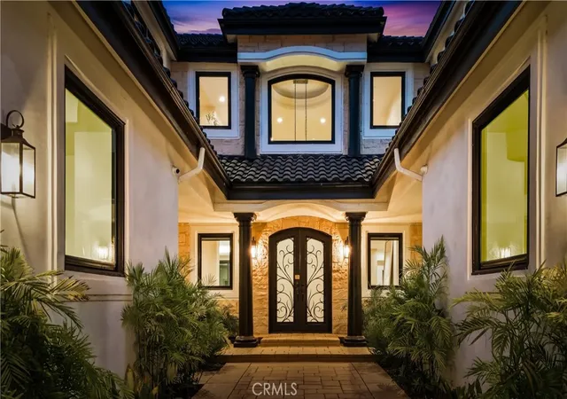 2nd image of 17437 Oak Creek Ct, Encino, CA 91316 | MLS# SR26133045