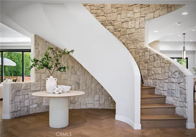 5th image of 17437 Oak Creek Ct, Encino, CA 91316 | MLS# SR26133045