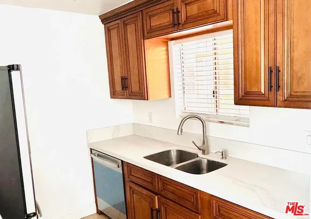 3rd image of 2507 E 15Th St, Long Beach, CA 90804