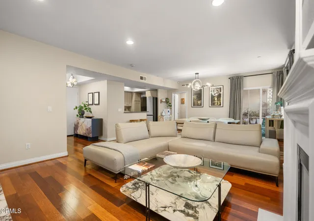 Listing Photo 5 - Condo for sale in building located at 616 S Wilton Pl, Los Angeles, CA 90005 - Unit #203