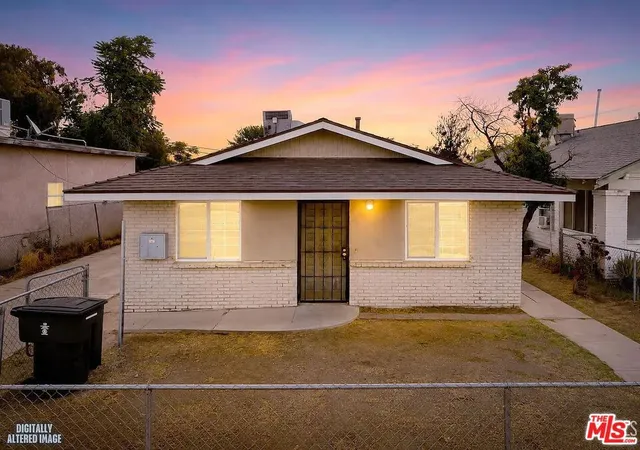 1st image of 708 P St, Bakersfield, CA 93304 | MLS# 26851351