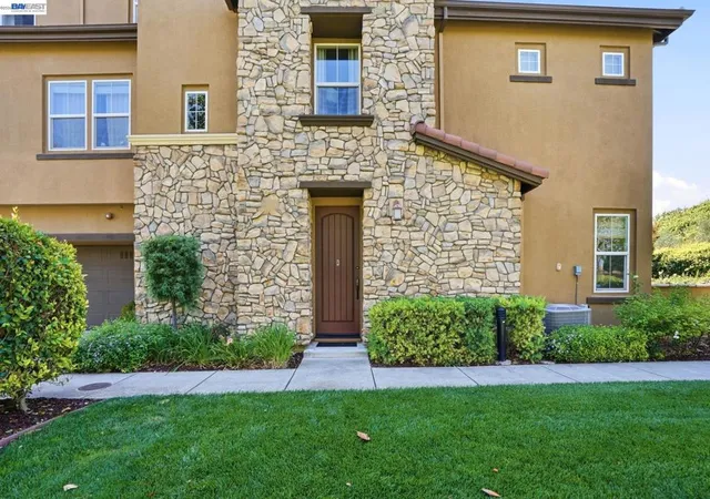 2nd image of 674 Selby Ln, Livermore, CA 94551