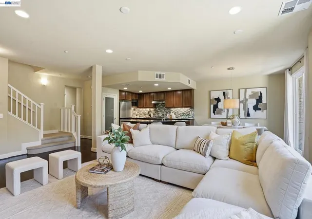 4th image of 674 Selby Ln, Livermore, CA 94551