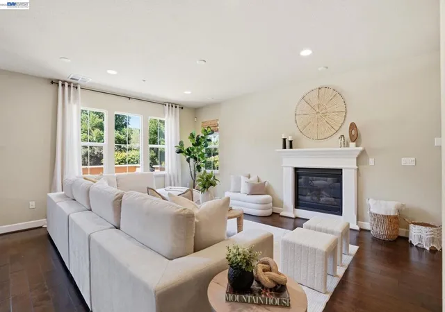 5th image of 674 Selby Ln, Livermore, CA 94551