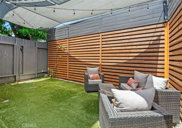 Townhouse for sale at 1171 Stanford St #6, Santa Monica, CA 90403 | MLS# OC26139258
