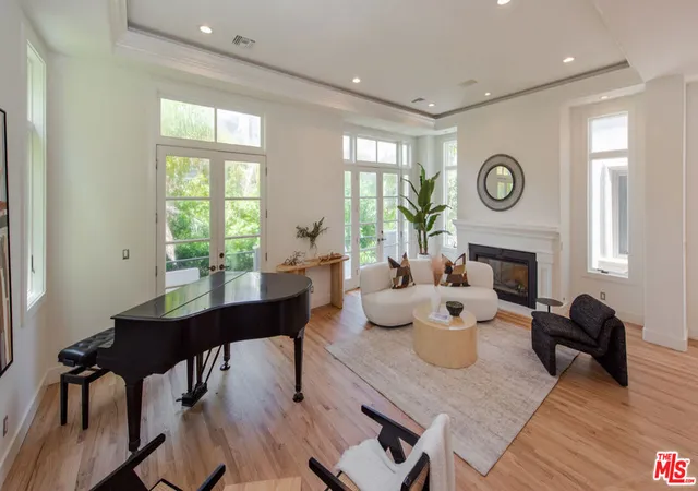 Photo 3 of Single family home for sale at 138 Voyage Mall, Marina Del Rey, CA 90292 | MLS# 26852455 | Listing updated on 2026-10-09