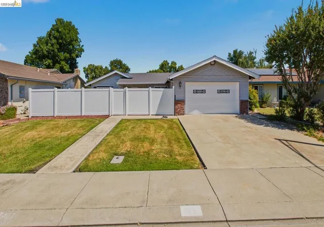 3rd image of 1421 Woodmont Way, Stockton, CA 95209 | MLS# 41139704