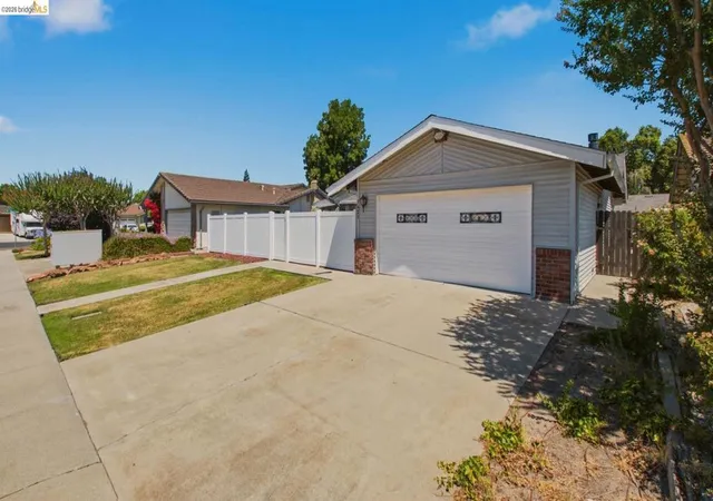 4th image of 1421 Woodmont Way, Stockton, CA 95209 | MLS# 41139704