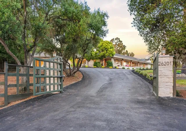 3rd image of 26201 Dori Ln, Los Altos Hills, CA 94022 | MLS# ML82052150