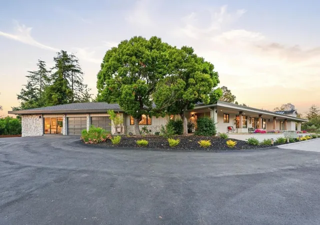 4th image of 26201 Dori Ln, Los Altos Hills, CA 94022 | MLS# ML82052150
