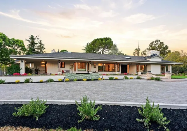 5th image of 26201 Dori Ln, Los Altos Hills, CA 94022 | MLS# ML82052150