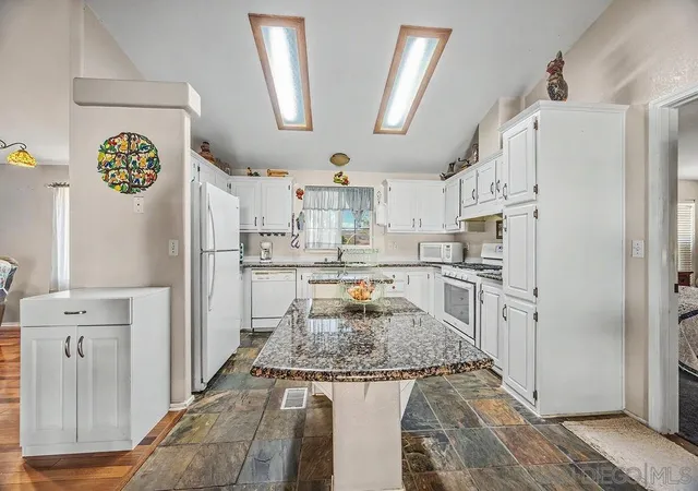 4th image of 38748 Via Cantata, Temecula, CA 92592 | MLS# 260015569SD