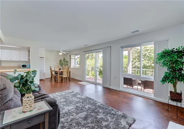 Listing Photo 4 - Condo for sale in building located at 582 Avenida Majorca, Laguna Woods, CA 92637 - Unit #Q