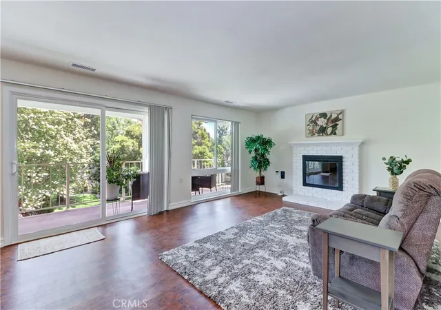 Listing Photo 5 - Condo for sale in building located at 582 Avenida Majorca, Laguna Woods, CA 92637 - Unit #Q