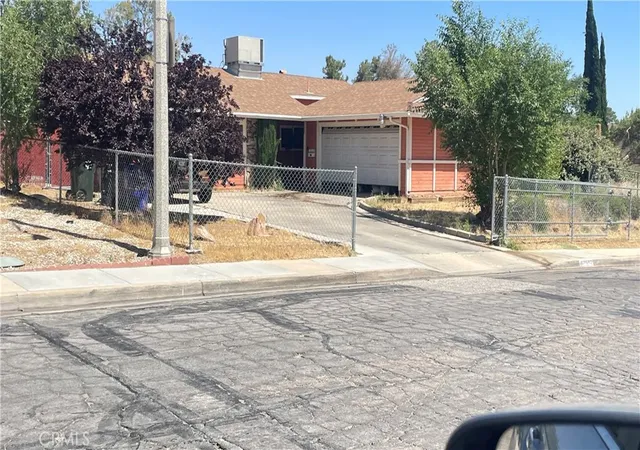 Photo 3 of Single family home for sale at 14185 Burning Tree, Victorville, CA 92395 | MLS# CV26139487 | Listing updated on 2026-07-02