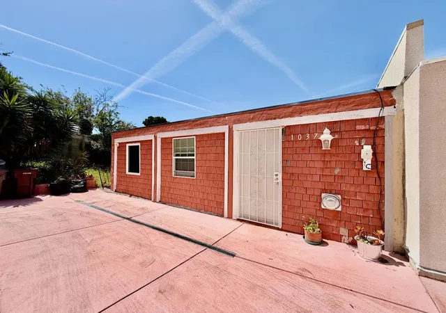 1st image of 10351037 Warfield Ave, Oakland, CA 94610 | MLS# ML82052039