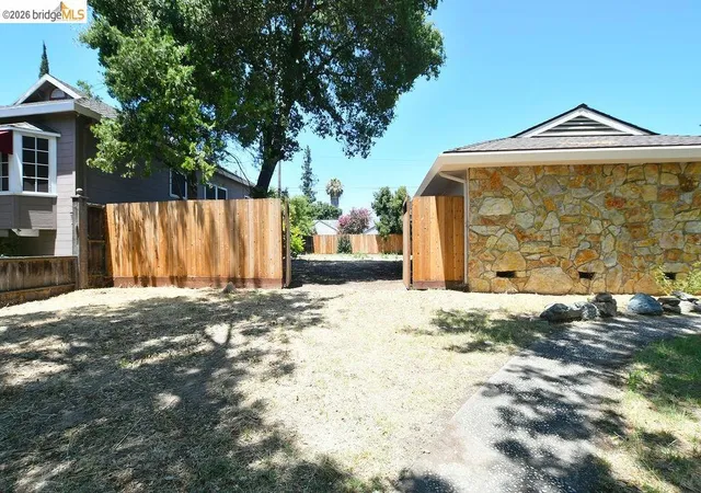 23rd image of 65 E Arcade St, Stockton, CA 95204 | MLS# 41139740