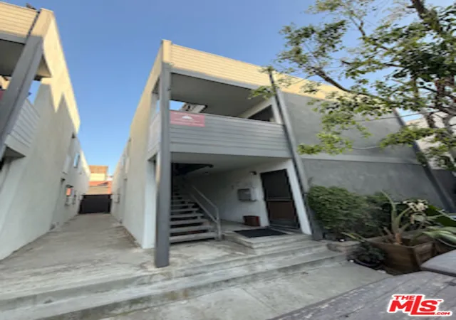 2nd image of 36 Horizon Ave, Venice, CA 90291 | MLS# 26852247