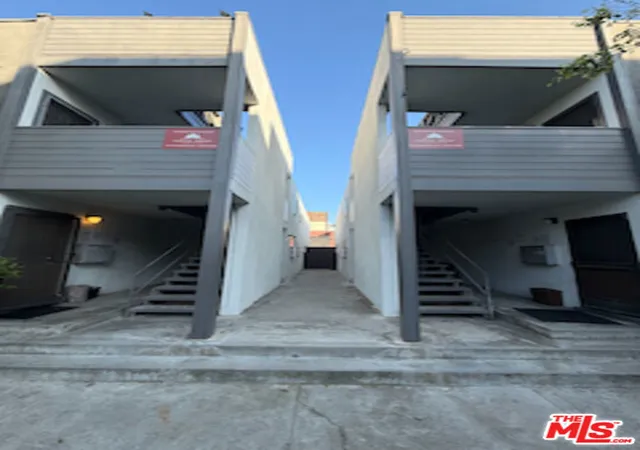3rd image of 36 Horizon Ave, Venice, CA 90291 | MLS# 26852247