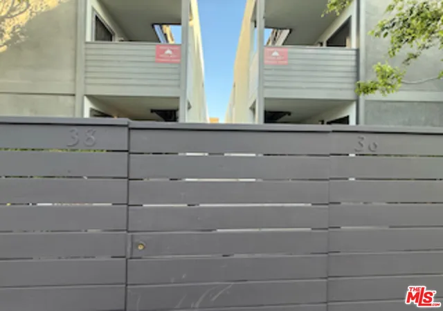 4th image of 36 Horizon Ave, Venice, CA 90291 | MLS# 26852247