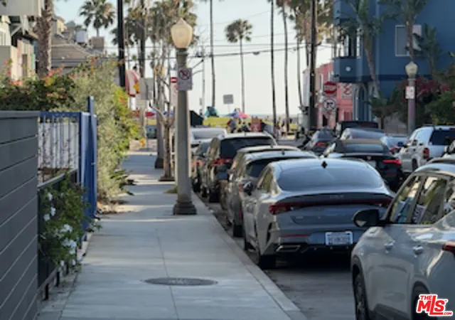3rd image of 38 Horizon Ave, Venice, CA 90291 | MLS# 26852291