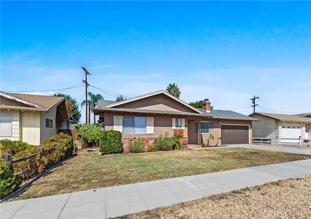 Photo 3 of Sale Pending at 771 S Thompson, Hemet, CA 92543 | MLS# SW26139540 | Listing updated on 2026-09-25