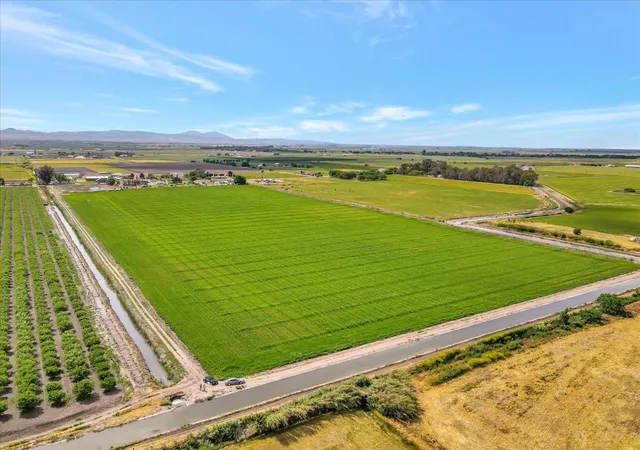 1st image of 11 Naglee Rd, Tracy, CA 95304 | MLS# ML82052327