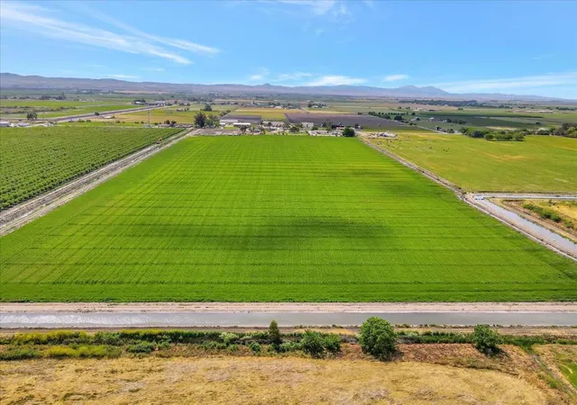 2nd image of 11 Naglee Rd, Tracy, CA 95304 | MLS# ML82052327