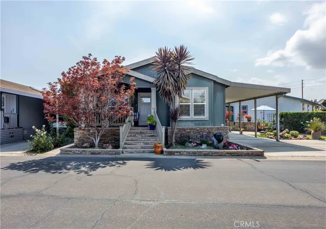 Photo 1 of Manufactured home for sale at 10681 Oak St #106, Los Alamitos, CA 90720 | MLS# PW26139546 | Listing updated on 2026-10-06