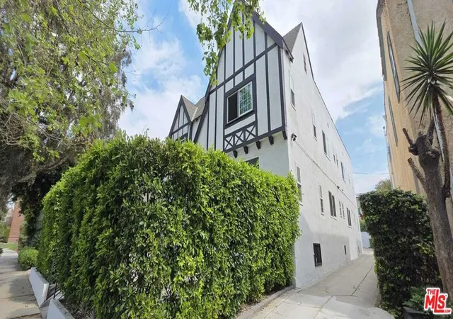 Listing Photo 5 - Condo for sale in building located at 1032 S Orange Dr, Los Angeles, CA 90019