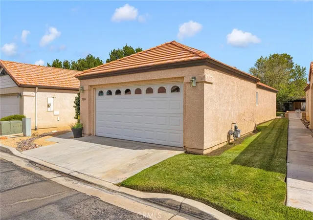 3rd image of 19034 Stoddard, Apple Valley, CA 92308 | MLS# HD26138939