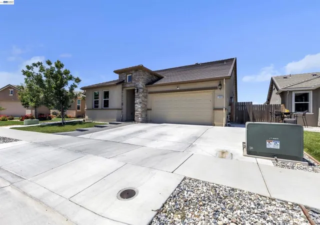 Photo 1 of Single family home for sale at 1893 Summit Dr, Los Banos, CA 93635 | MLS# 41139785 | Listing updated on 2026-09-27