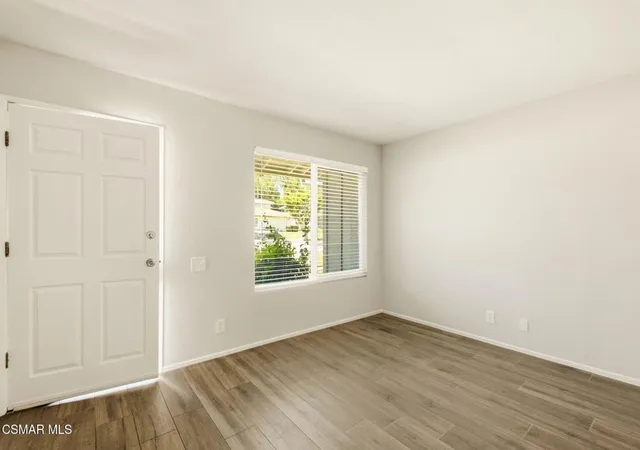 Listing Photo 5 - Condo for sale in building located at 3458 Highwood Ct, Simi Valley, CA 93063 - Unit #199