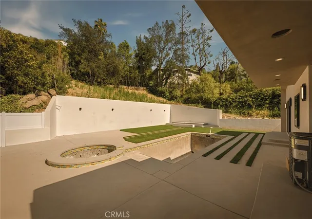 Photo 3 of Single family home for sale at 17000 Escalon, Encino, CA 91436 | MLS# SR26130070 | Listing updated on 2026-09-11