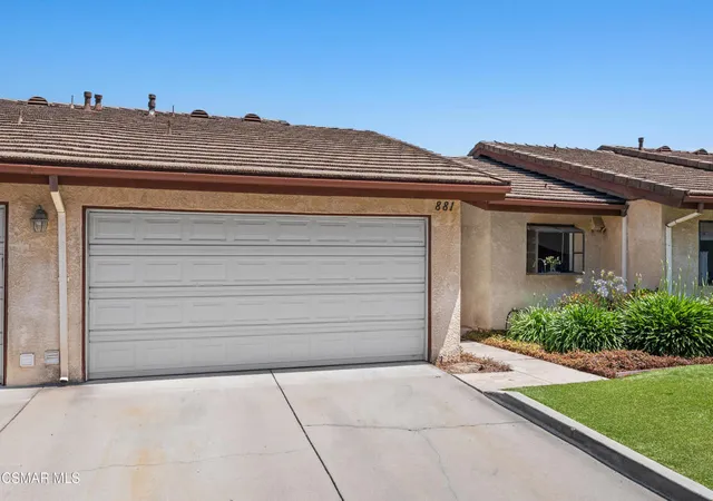Townhouse for sale at 881 Warwick Ave, Thousand Oaks, CA 91360 | MLS# 226003034